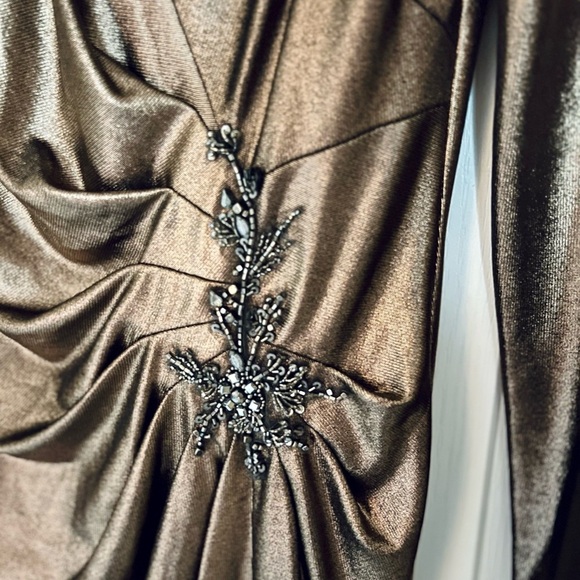 Marchesa Notte Bronze Gold Metallic Foiled Lamé Long-Sleeve Cocktail Dress - Picture 2 of 10